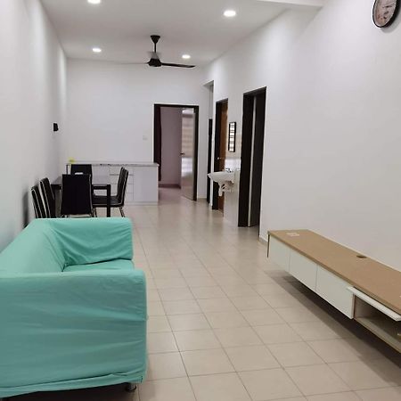 Infinity Homestay Bandar Cemerlang อูลูติรัม ภายนอก รูปภาพ