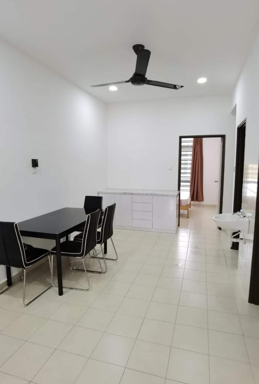 Infinity Homestay Bandar Cemerlang อูลูติรัม ภายนอก รูปภาพ