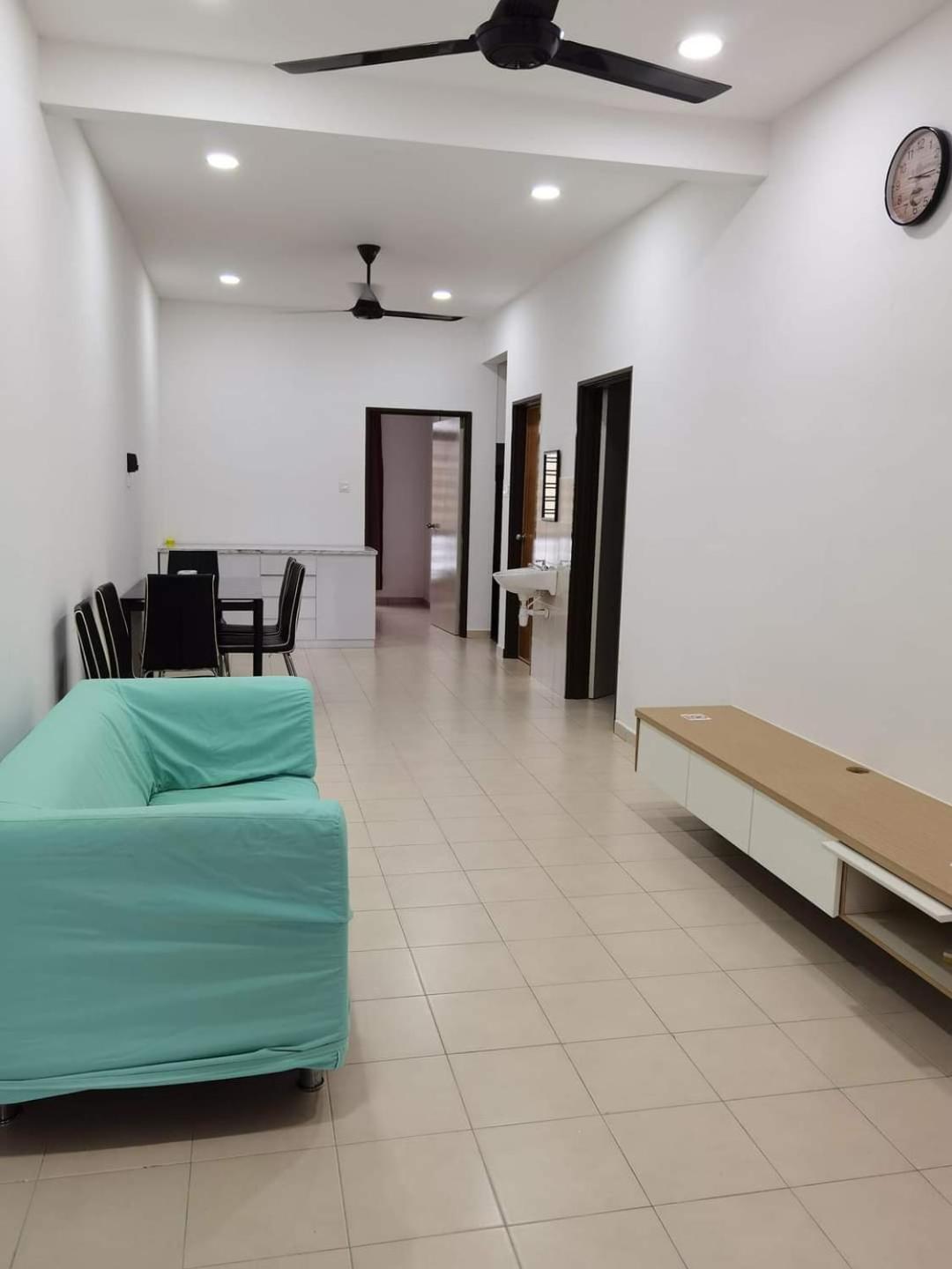 Infinity Homestay Bandar Cemerlang อูลูติรัม ภายนอก รูปภาพ